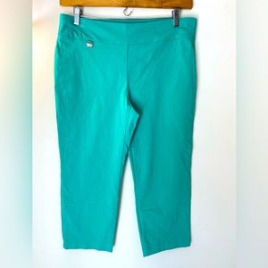 ALFANI Women’s Essential Pull on Capri with Tummy-control. Size 14